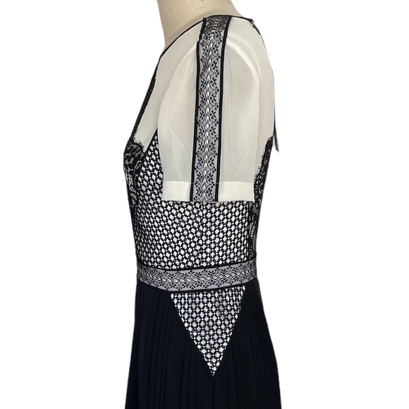 Karen Millen Short Sleeve Dress with Lace Appliqué and Pleated Skirt Size 4 - Picture 5 of 9